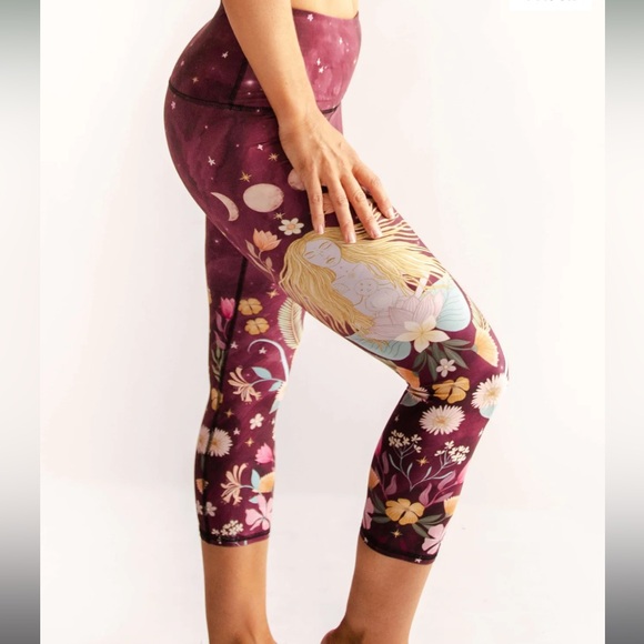 Yoga Democracy The Creator Printed Yoga Crops - Picture 2 of 5